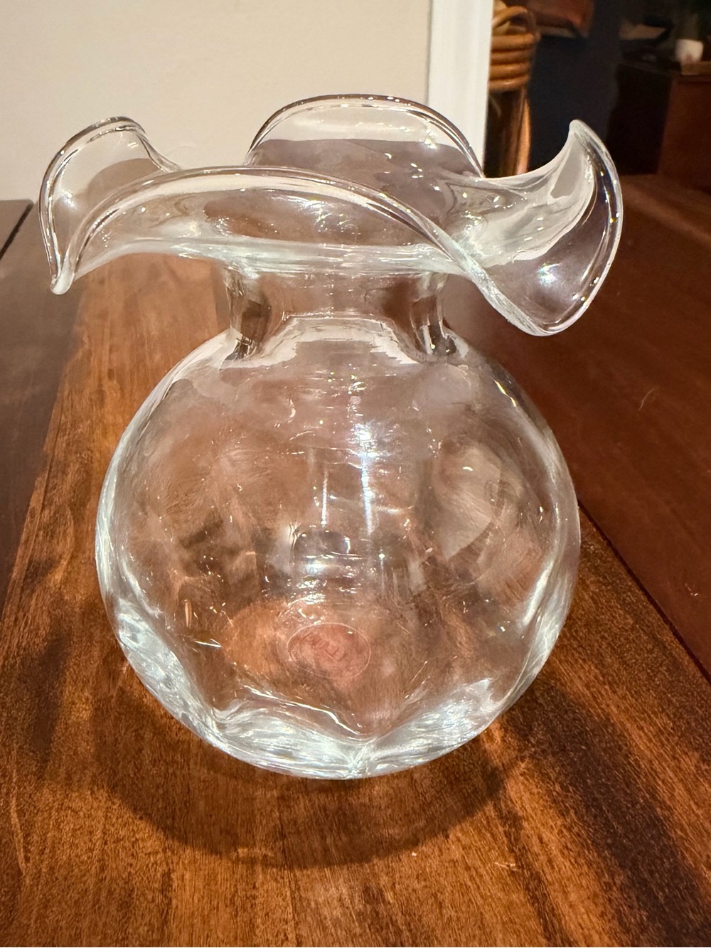 Gorgeous mouthblown Italian VIETRI Hibiscus Glass Clear Bud Vase 5.5”